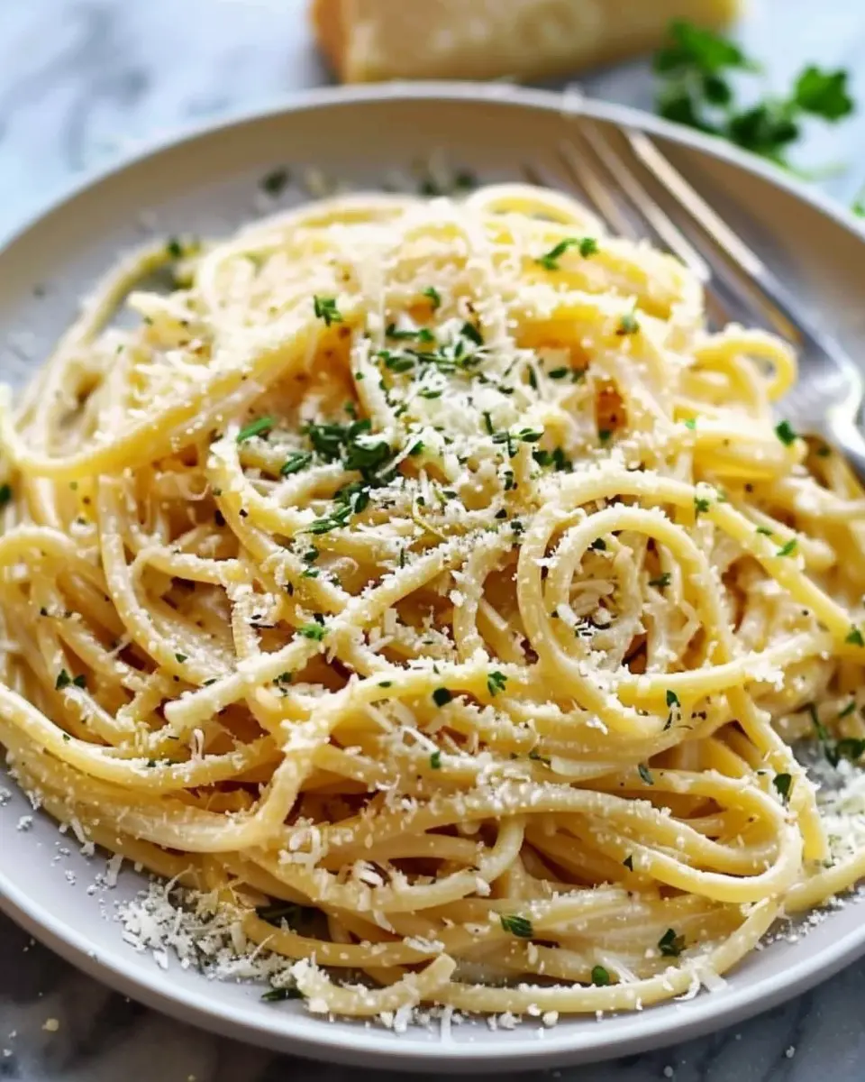 Creamy Garlic Parmesan Pasta with Turkey Bacon: A Cozy Delight